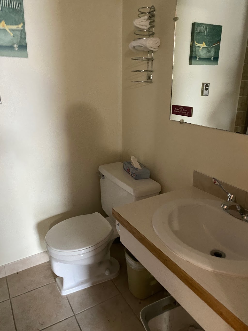 Gables Motel | 5028 BC-93, Radium Hot Springs, BC V0A 1M0, Canada | Phone: (250) 347-9866