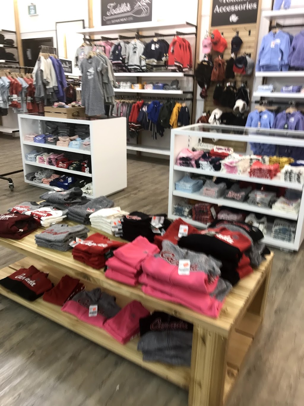 Roots | 3175 Hwy 7 Suite 400, Markham, ON L3R 0J5, Canada | Phone: (905) 948-1700