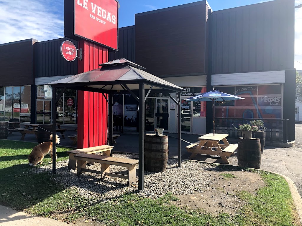 Bar Sportif Vegas 3.0. | 2340 Bd Sainte-Anne, Québec, QC G1J 1Y3, Canada | Phone: (418) 663-3434