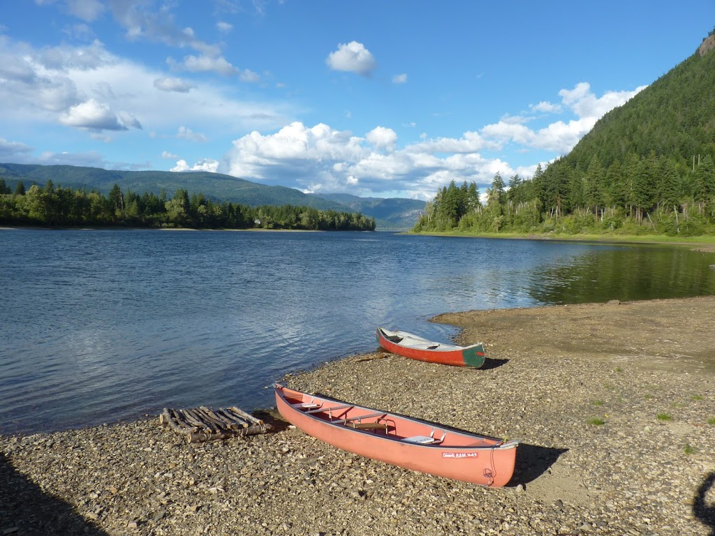HI-Shuswap Lake, Squilax General Store and Hostel | 229 Trans-Canada Hwy, Chase, BC V0E 1M1, Canada | Phone: (250) 675-2977