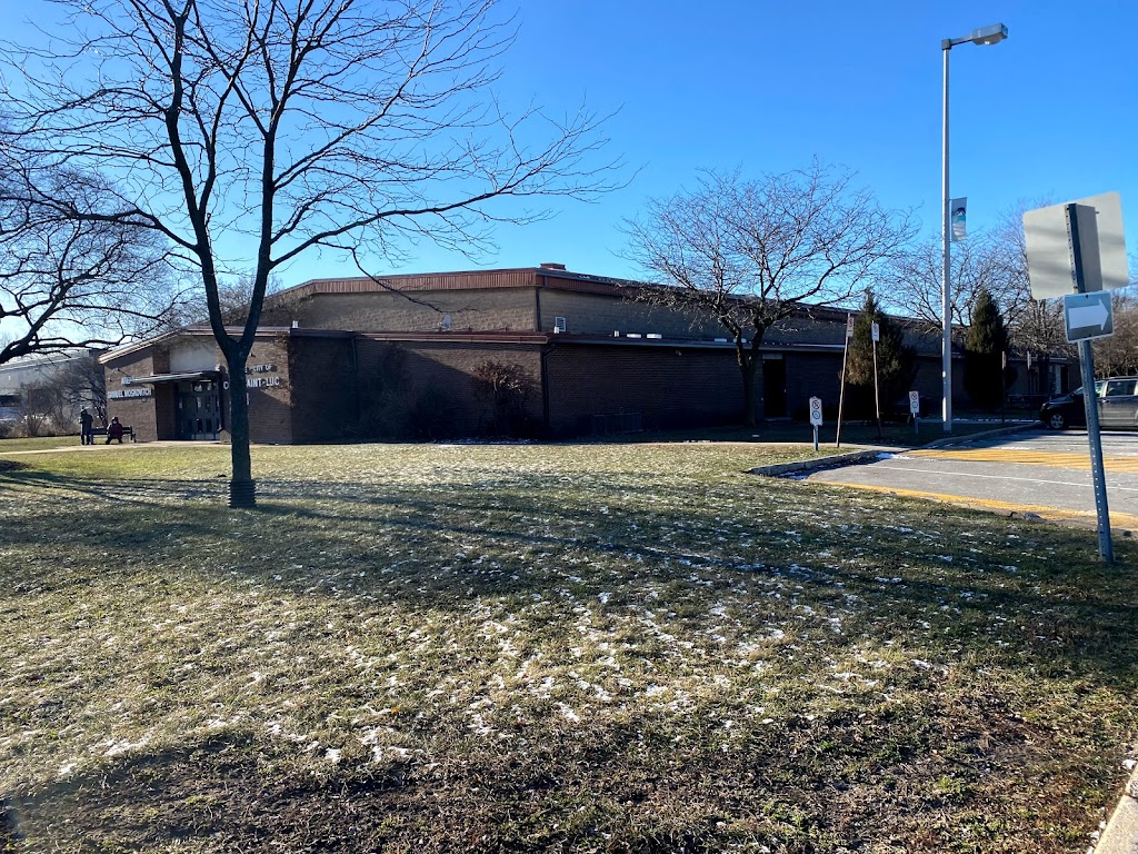 Aréna Samuel Moskovitch Arena | 6985 Chem. Mackle, Côte Saint-Luc, QC H4W 1A5, Canada | Phone: (514) 485-6806