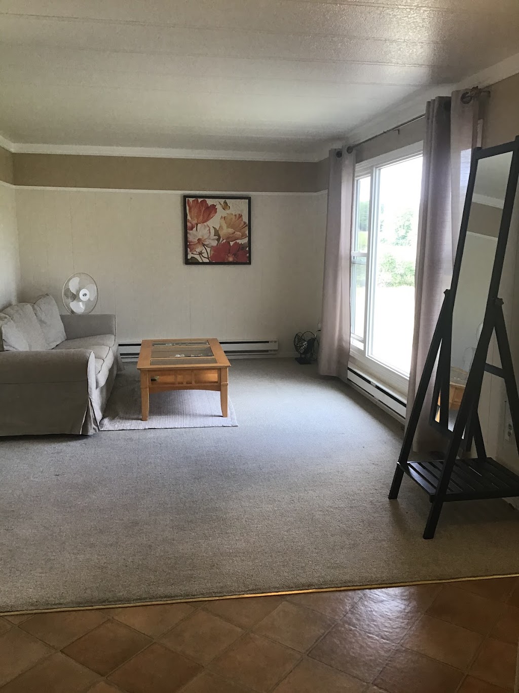Four Seasons Cottage Gataway | 608 Hickory Beach Rd, Fenelon Falls, ON K0M 1N0, Canada | Phone: (647) 638-6326