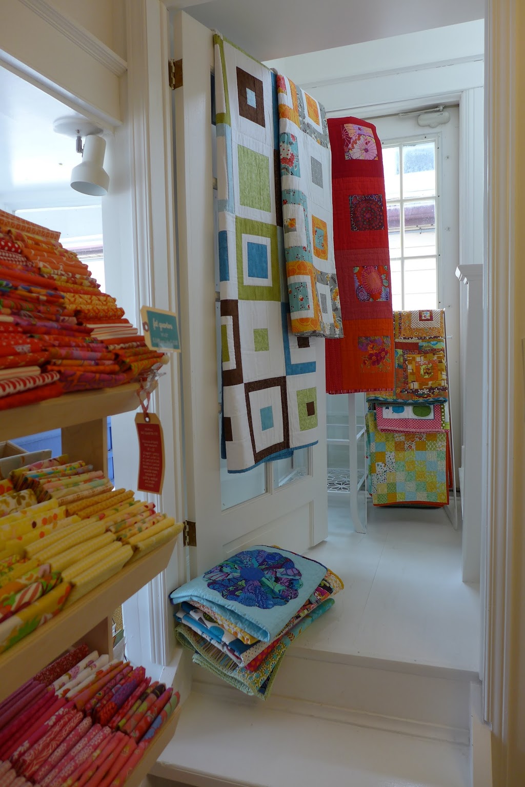 Modern Bee (Bee Modern Fabrics & Yarns) | 1507 Niagara Stone Rd, Virgil, ON L0S 1T0, Canada | Phone: (905) 468-8190