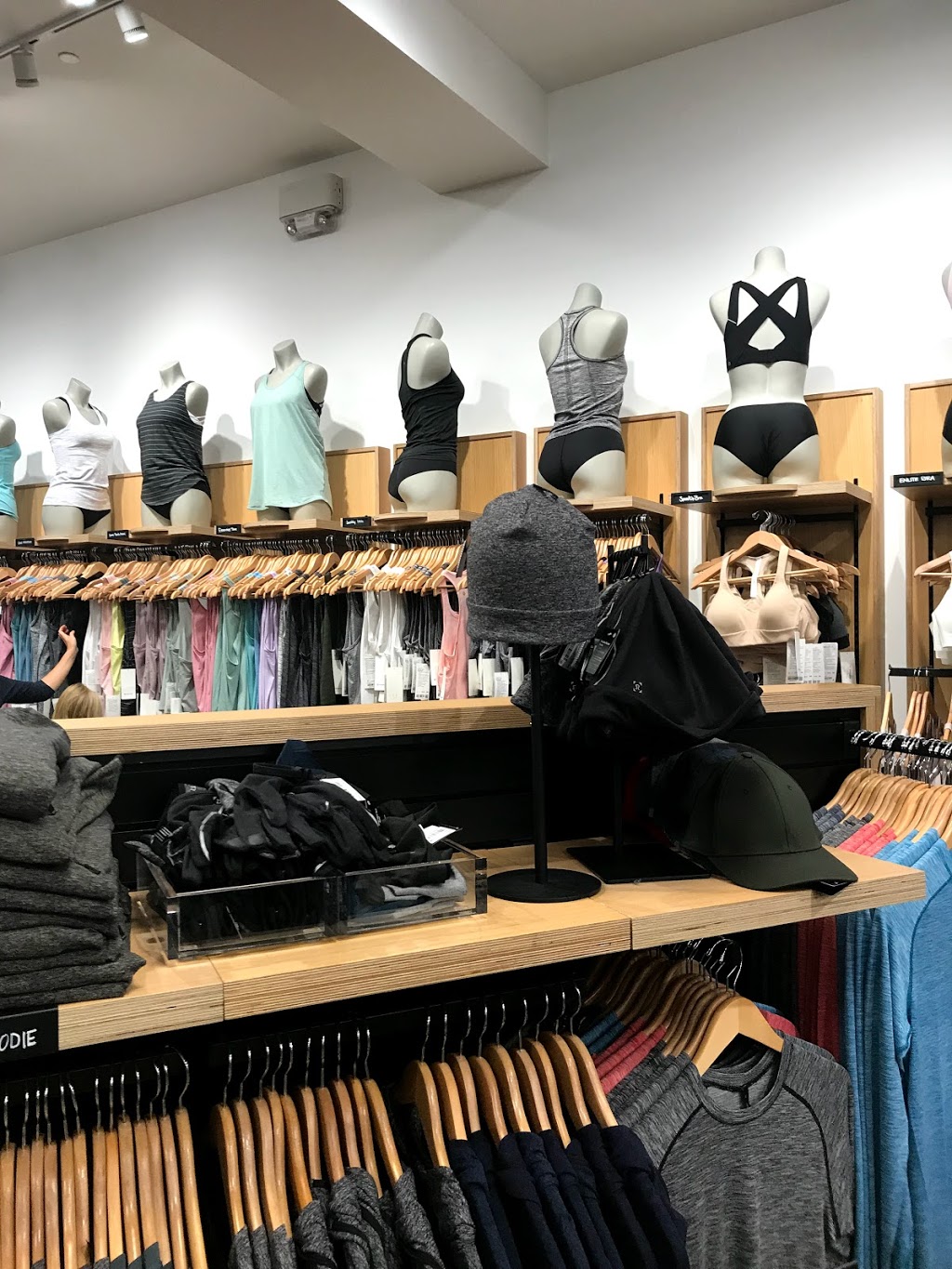 lululemon | 100 Anderson Rd SE, Calgary, AB T2J 3V1, Canada | Phone: (403) 313-4434