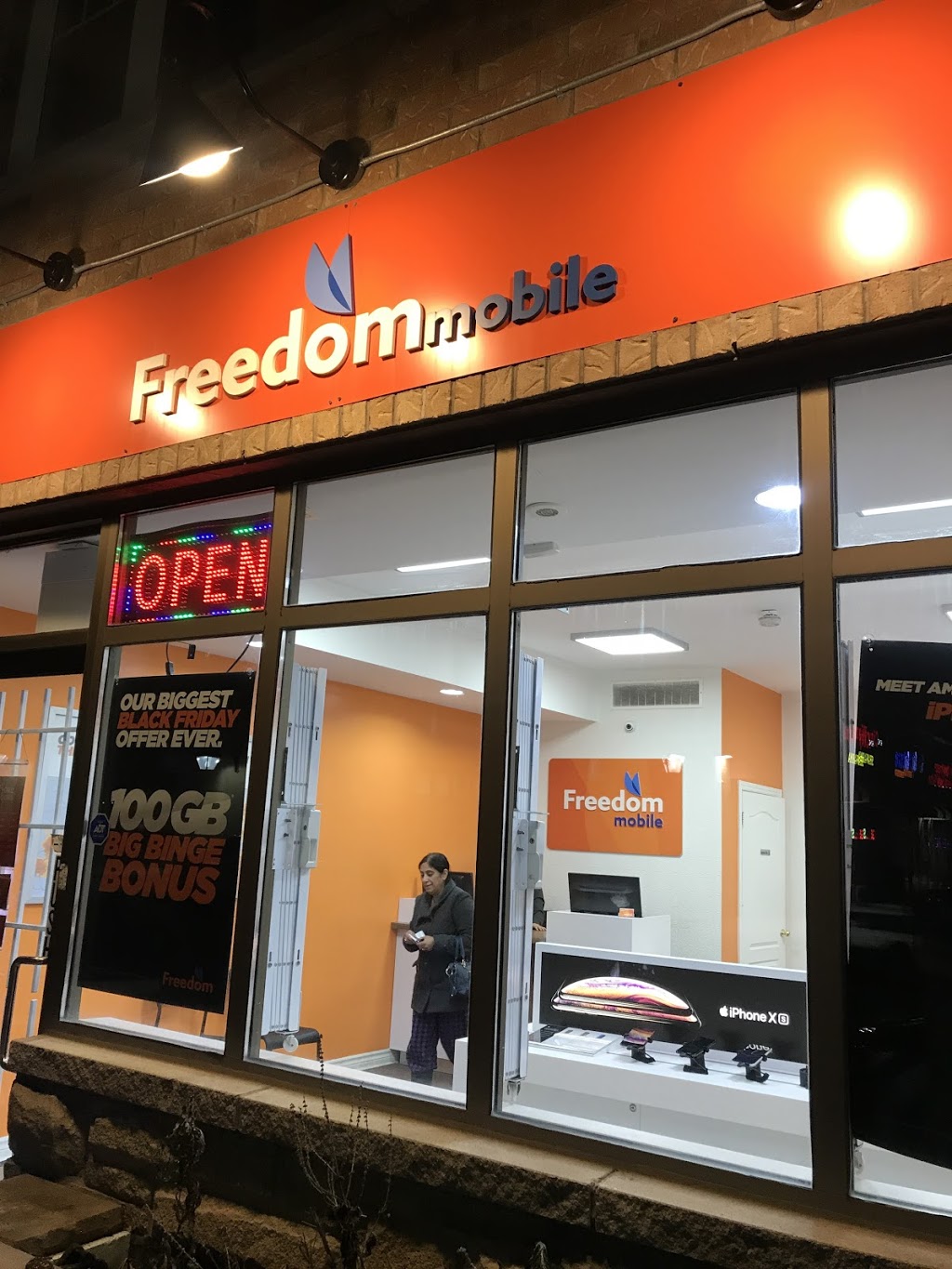 freedom mobile near me open