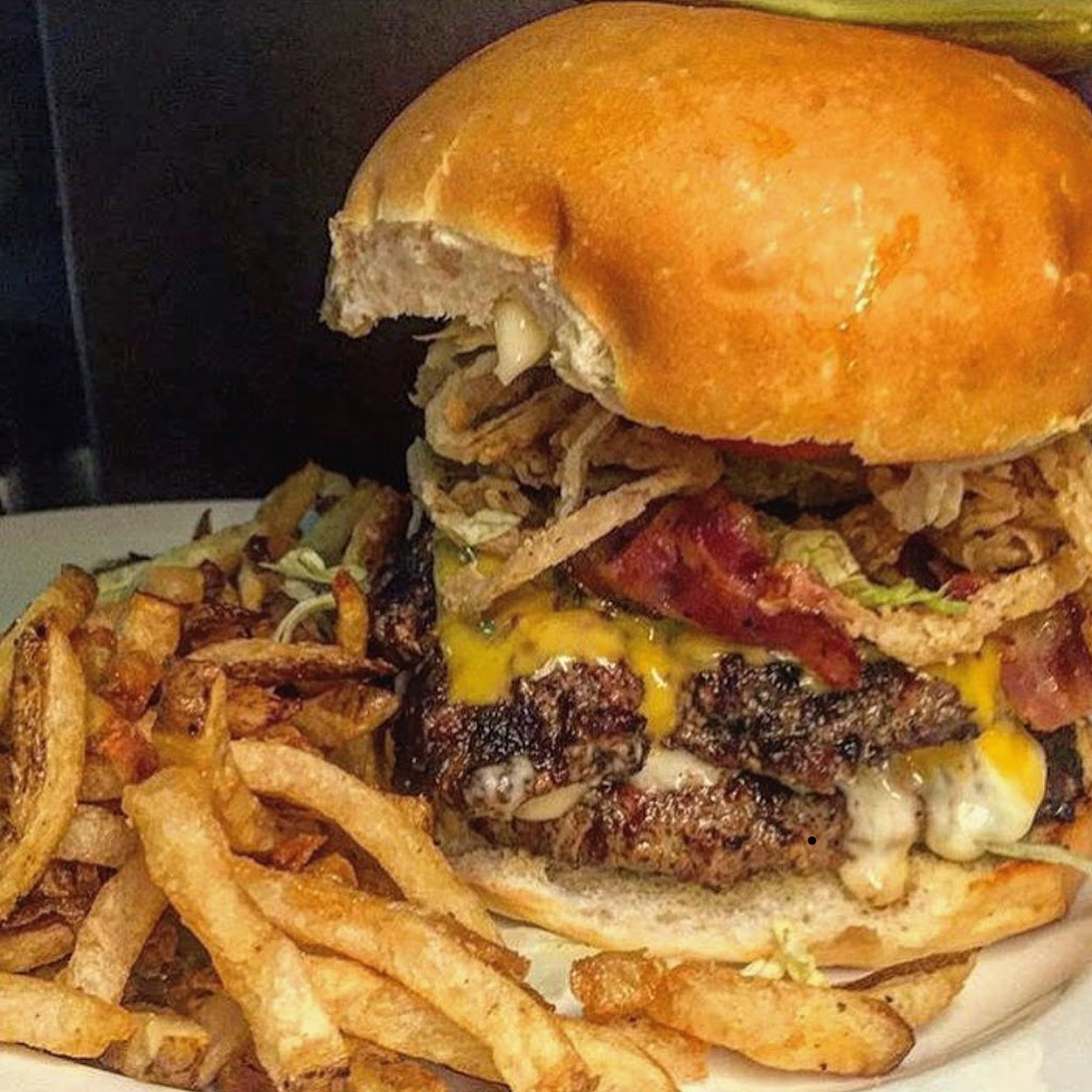 Jonesys Restaurant + Lounge | 3133 Birds Hill Rd, East Saint Paul, MB R2E 1G4, Canada | Phone: (204) 669-0557