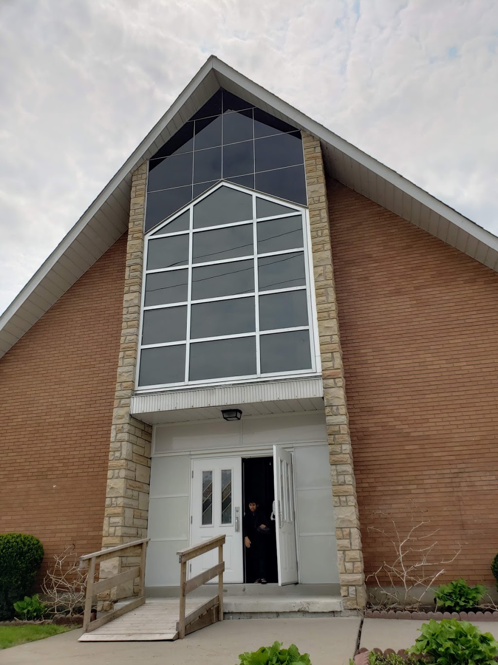 Hespeler Masjid | 64 Winston Blvd, Cambridge, ON N3C 1L6, Canada | Phone: (519) 212-5788