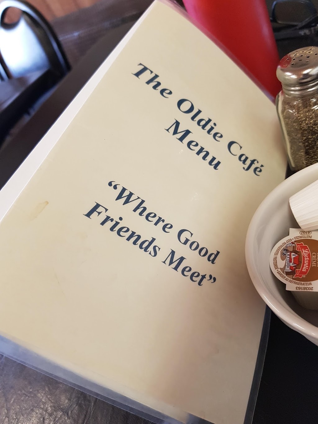 Gimli Hotel Restaurant | 21 Centre St, Gimli, MB R0C 1B0, Canada | Phone: (204) 642-3284