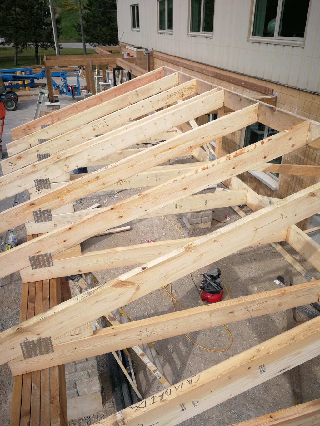 L E I Construction | 8 Sophia Crescent, Kitchener, ON N2R 1X5, Canada | Phone: (519) 498-3538
