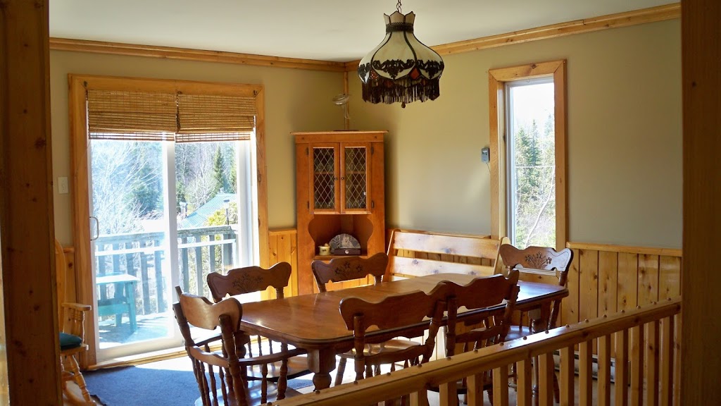 Chalet À lEau TAntique | 96, ch. Jean-Paul Dupont, Saint-Herménégilde, QC J0B 2W0, Canada | Phone: (819) 239-9668