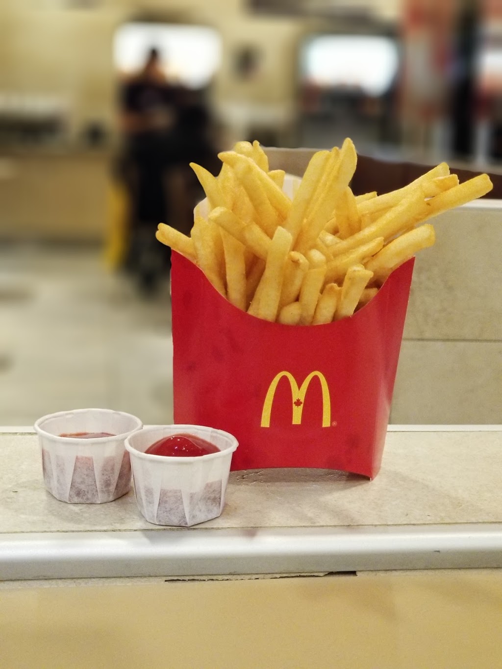 McDonalds | 375 Iroquois Shore Rd, Oakville, ON L6H 1M3, Canada | Phone: (905) 842-6865