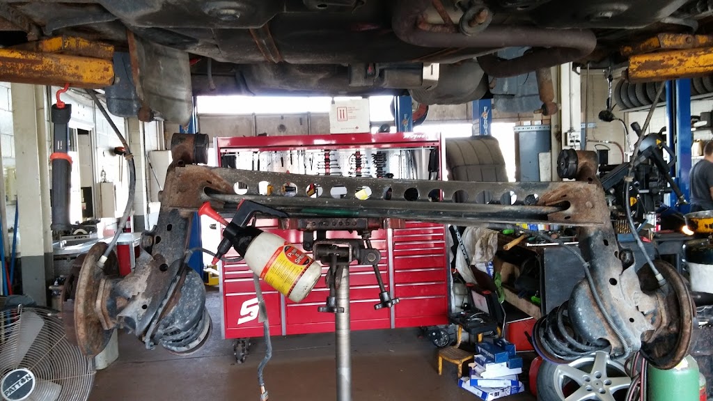 Guilbault Automotive | 7 Carbrooke St, Kanata, ON K2L 1B1, Canada | Phone: (613) 836-2732