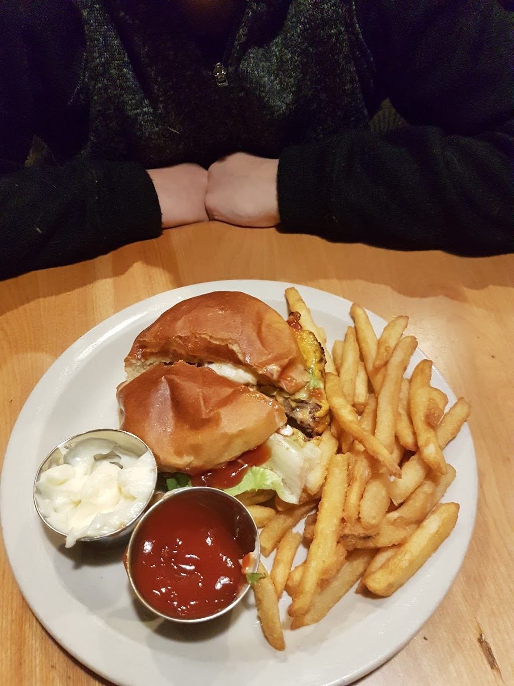 Buckhorn & Main Mountain Eatery | 101, 500 Stemwinder Dr, Kimberley, BC V1A 2Y6, Canada | Phone: (250) 427-2525