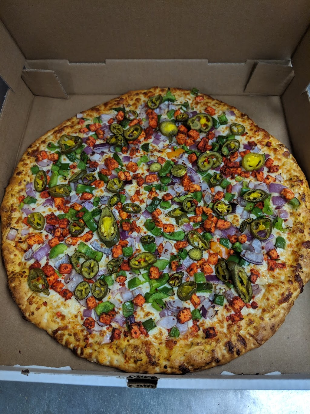 Lava Pizza & Wings | 550 Fennell Ave E, Hamilton, ON L8V 5S9, Canada | Phone: (905) 574-6666