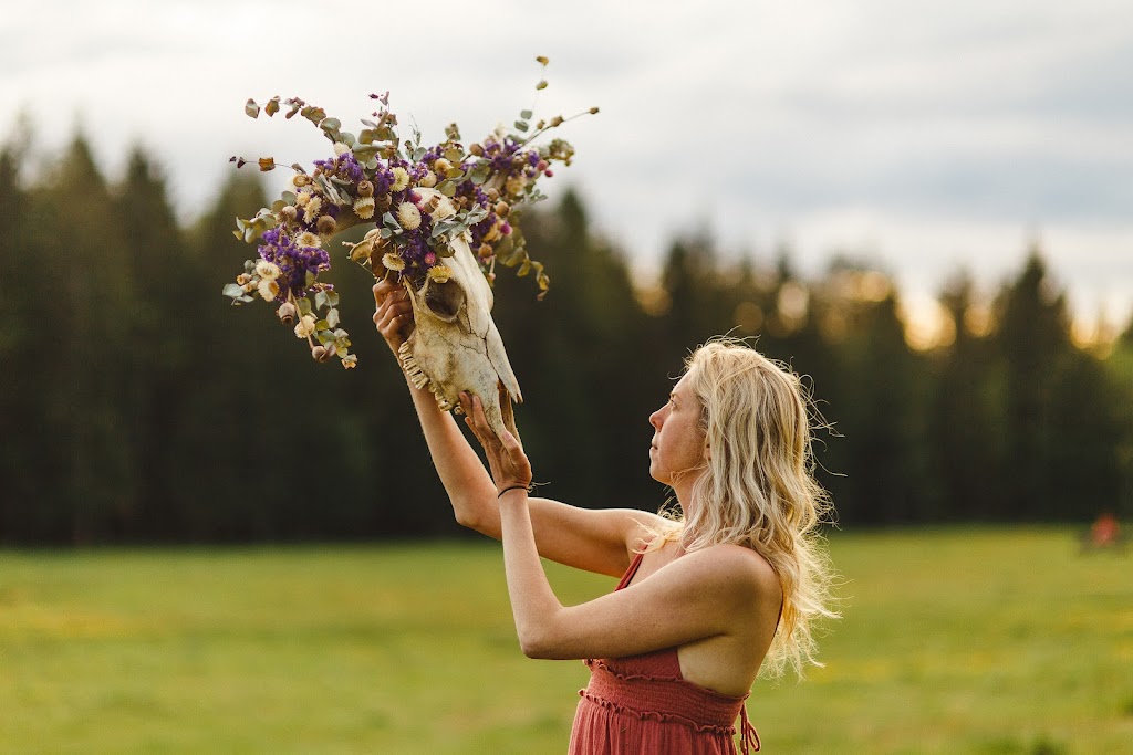 Meredith Rose Photography | 2734 Kendal Ave, Cumberland, BC V0R 1S0, Canada | Phone: (250) 830-8888