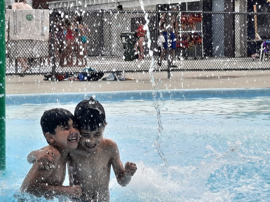 Parc L.-O.-Taillon Paul-Émile Sauvageau swimming pool | 9200 Rue Notre Dame E, Montréal, QC H1L 3N5, Canada | Phone: (514) 872-1126