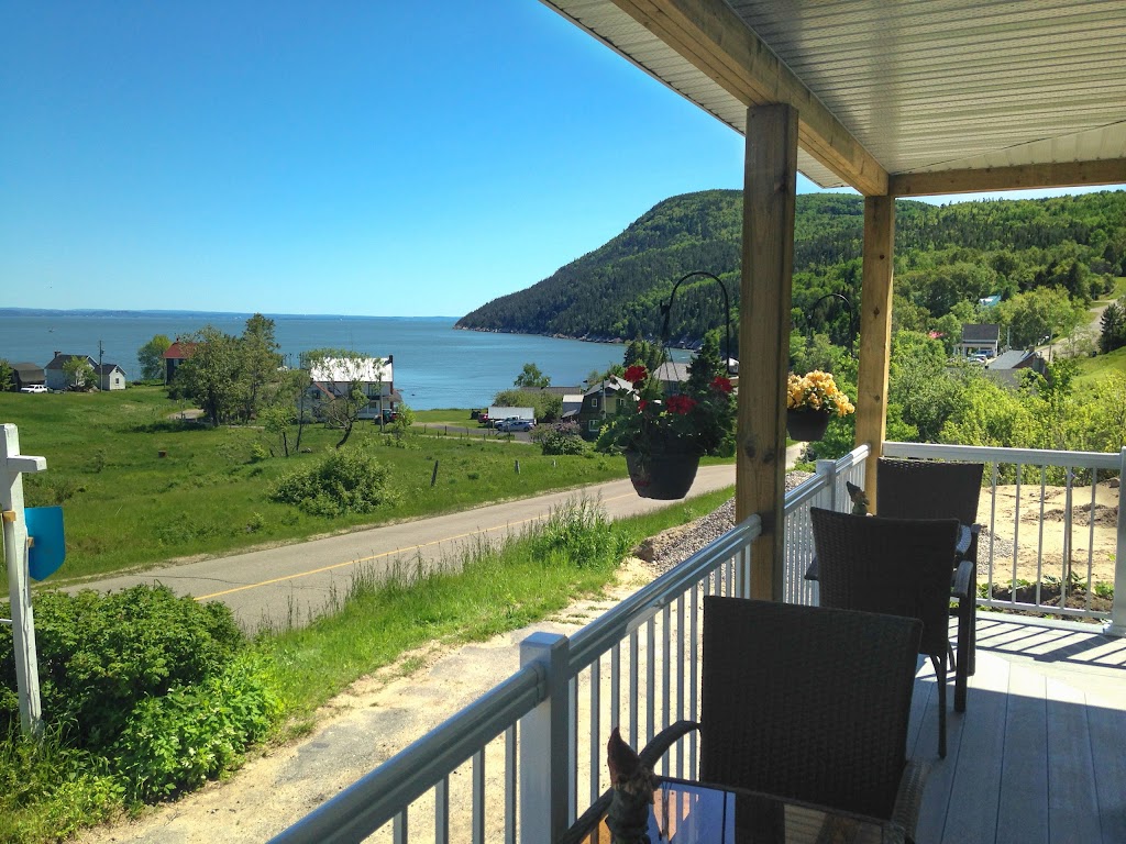 Résidence touristique La Bertrande | 490 Chem. de Port au Persil, Saint-Siméon, QC G0T 1X0, Canada | Phone: (418) 563-3041