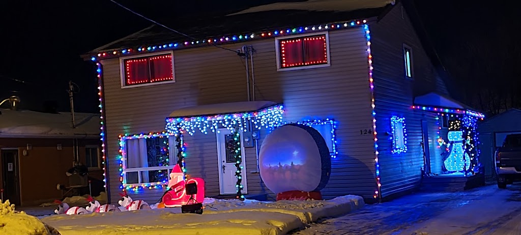 Au Chateau | 100 Michaud St, Sturgeon Falls, ON P2B 2Z4, Canada | Phone: (705) 753-1550