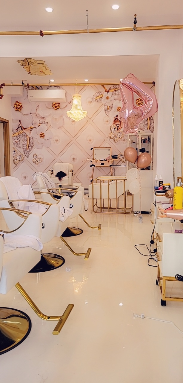 Beauté Orchidée Royale | 1319 Rue Barré local 102, Montréal, QC H3C 1N3, Canada | Phone: (514) 443-8243