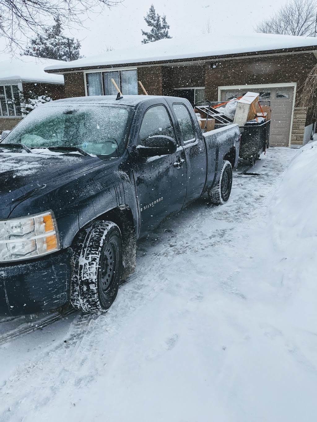 Neighbourhood Junk Removal Hamilton | 4011 Kirk Rd, Binbrook, ON L0R 1C0, Canada | Phone: (289) 274-0808