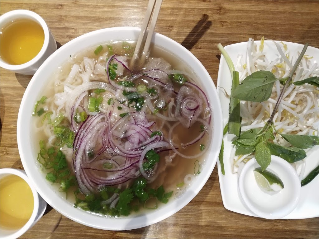 Pho Xin Chao | 7057 Yonge St, Thornhill, ON L3T 2A6, Canada | Phone: (905) 881-8826