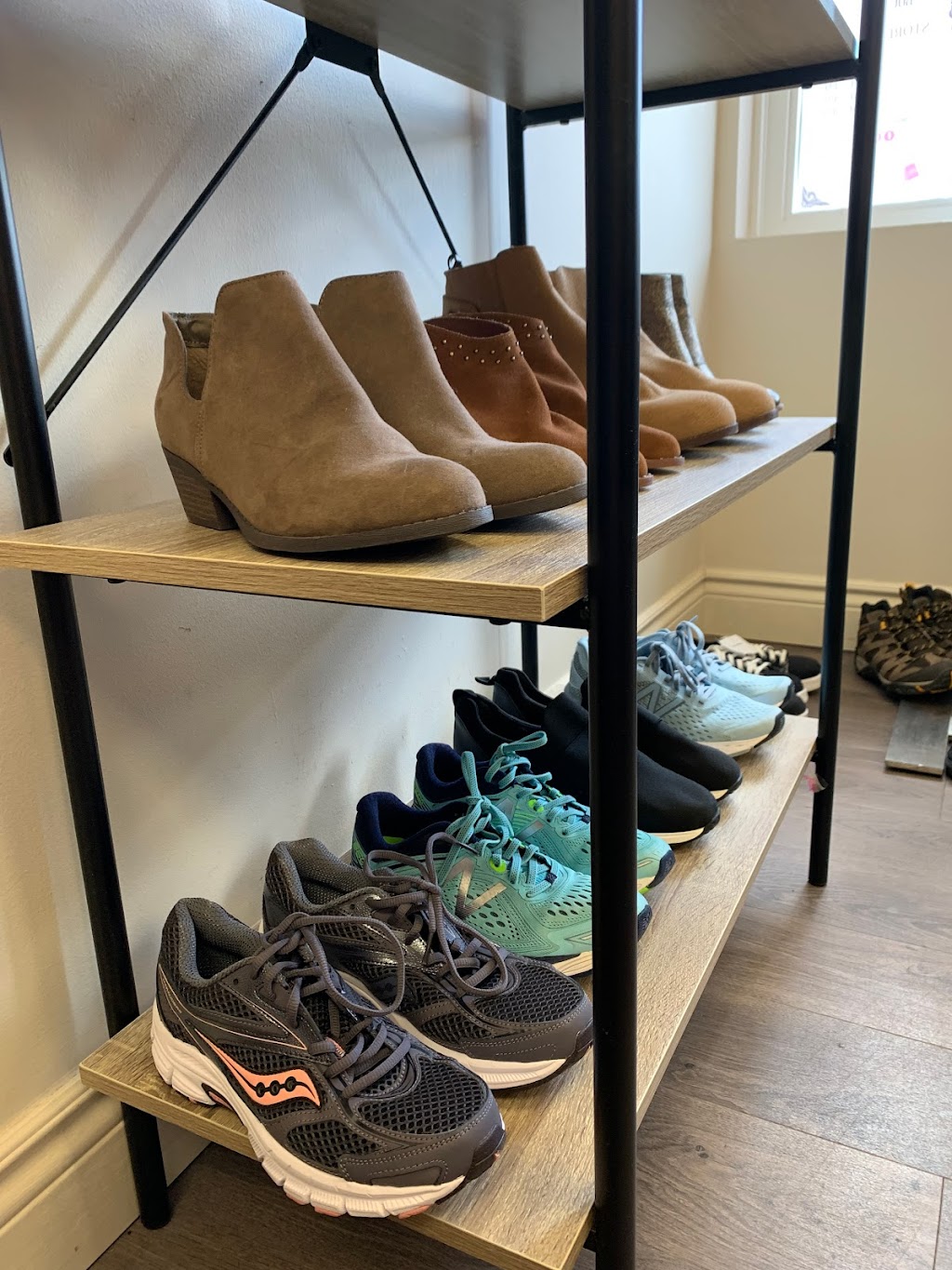 Closet Couture Boutique | 415 Fairview Dr, Brantford, ON N3R 7M3, Canada | Phone: (519) 758-0808