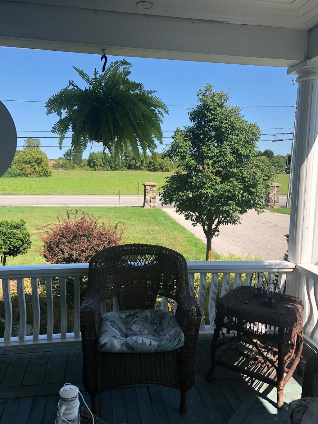 Horizen Bnb | 90 Seacliff Dr W, Leamington, ON N8H 3Y2, Canada | Phone: (226) 924-4495