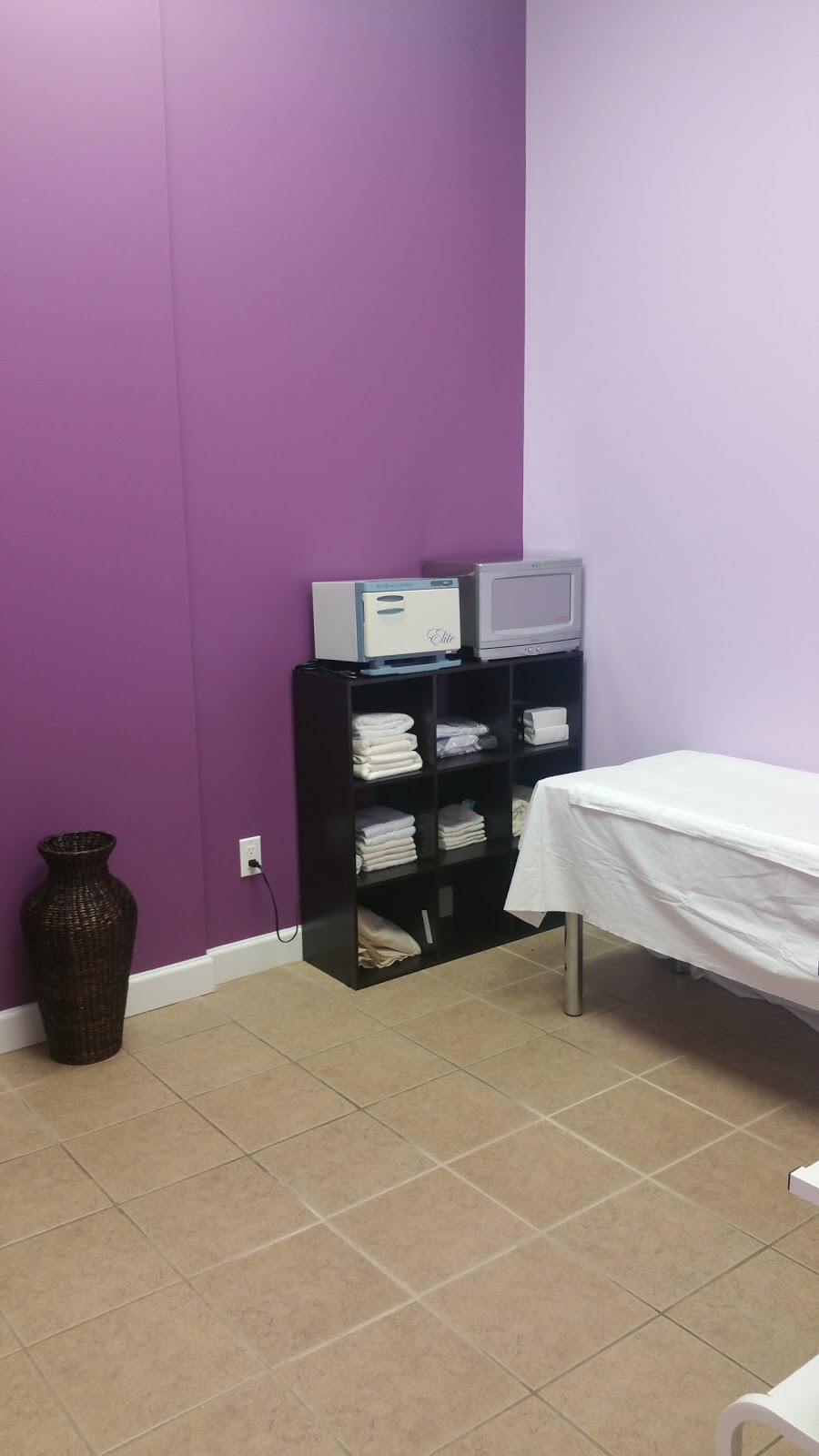 Yellow orchid hair and beauty Studio,Laser Clinic | 6756 146b St, Surrey, BC V3S 0Z4, Canada | Phone: (778) 223-5102