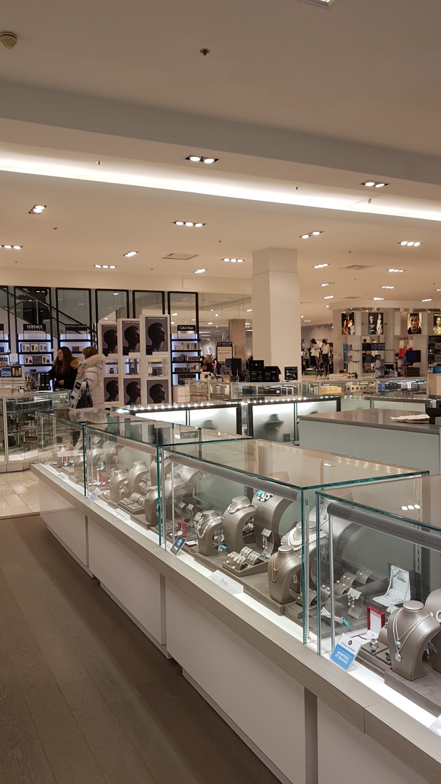 The Bay | 7895 Boulevard des Galeries dAnjou, Anjou, QC H1M 1W6, Canada | Phone: (514) 353-3300