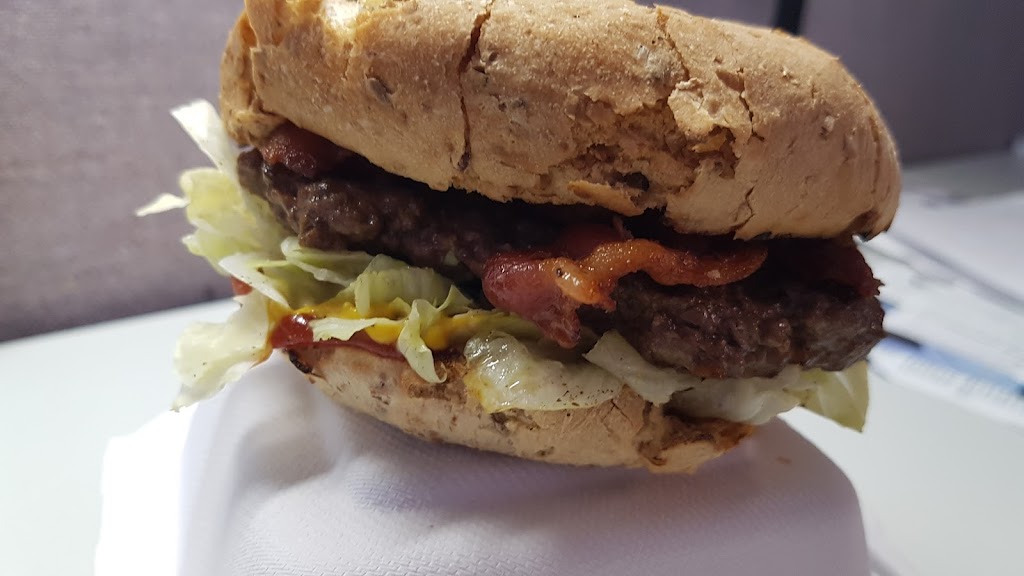 Manhattans Hand-made Burgers. | 320 Queen St, Ottawa, ON K1A 0N8, Canada | Phone: (613) 234-1692
