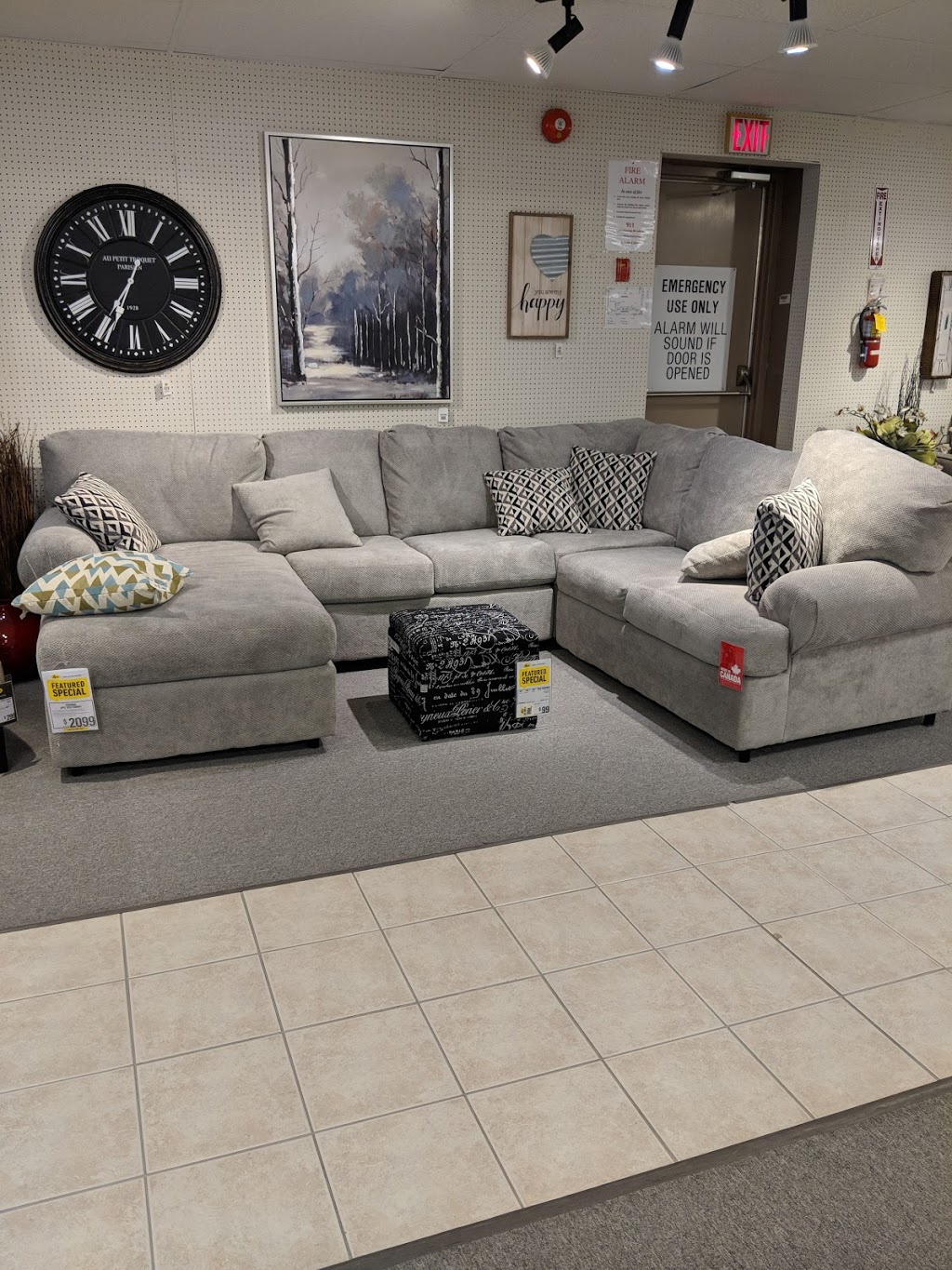 Leons Furniture | 803 Niagara St, Welland, ON L3C 1M4, Canada | Phone: (905) 735-2880