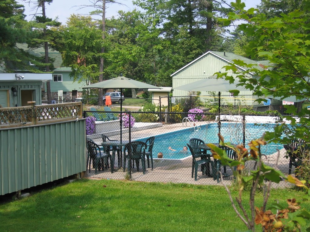 Pine Vista Resort | 932 Gilchrist Bay Rd, Lakefield, ON K0L 2H0, Canada | Phone: (705) 877-2108