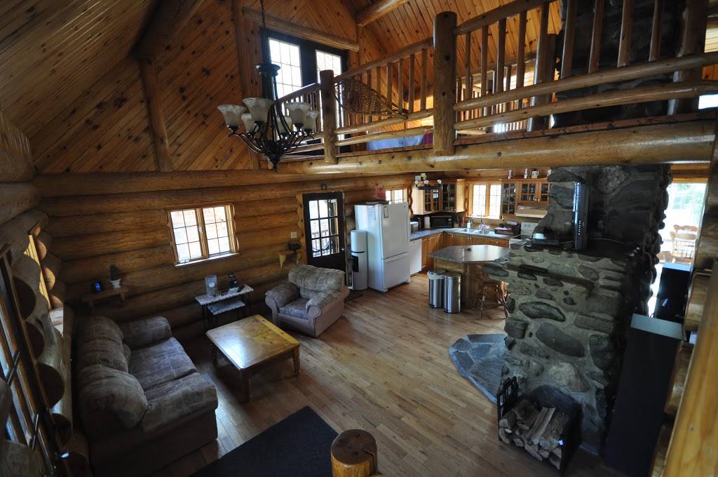 Chalet bois rond | 5929 QC-220, Orford, QC J1X 6L3, Canada | Phone: (450) 500-1515