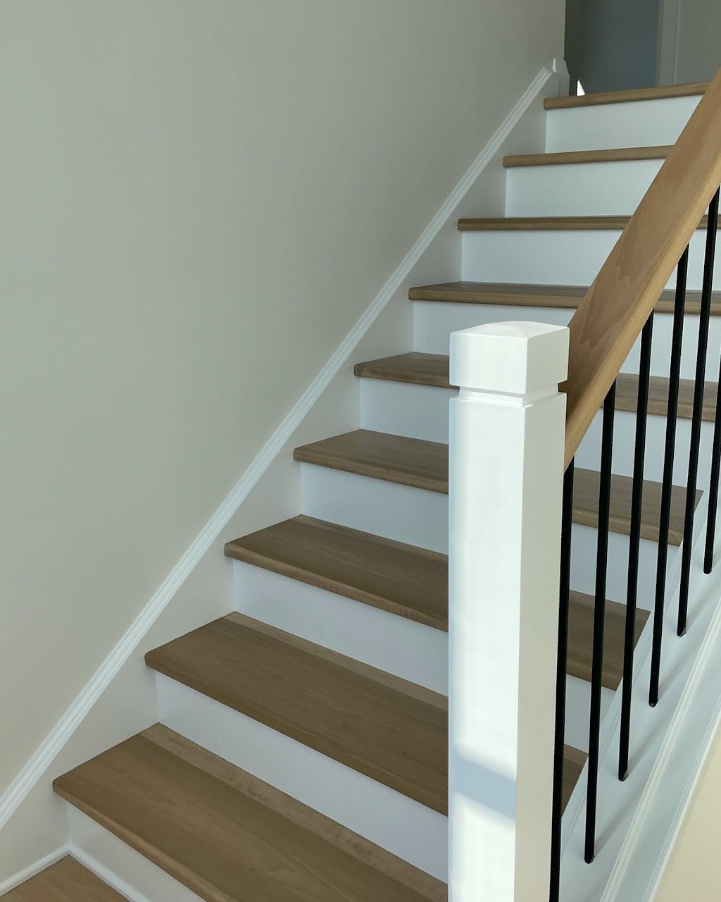 Hero Painting | 103 Scenic Wood Crescent, Kitchener, ON N2A 3N2, Canada | Phone: (519) 497-7882