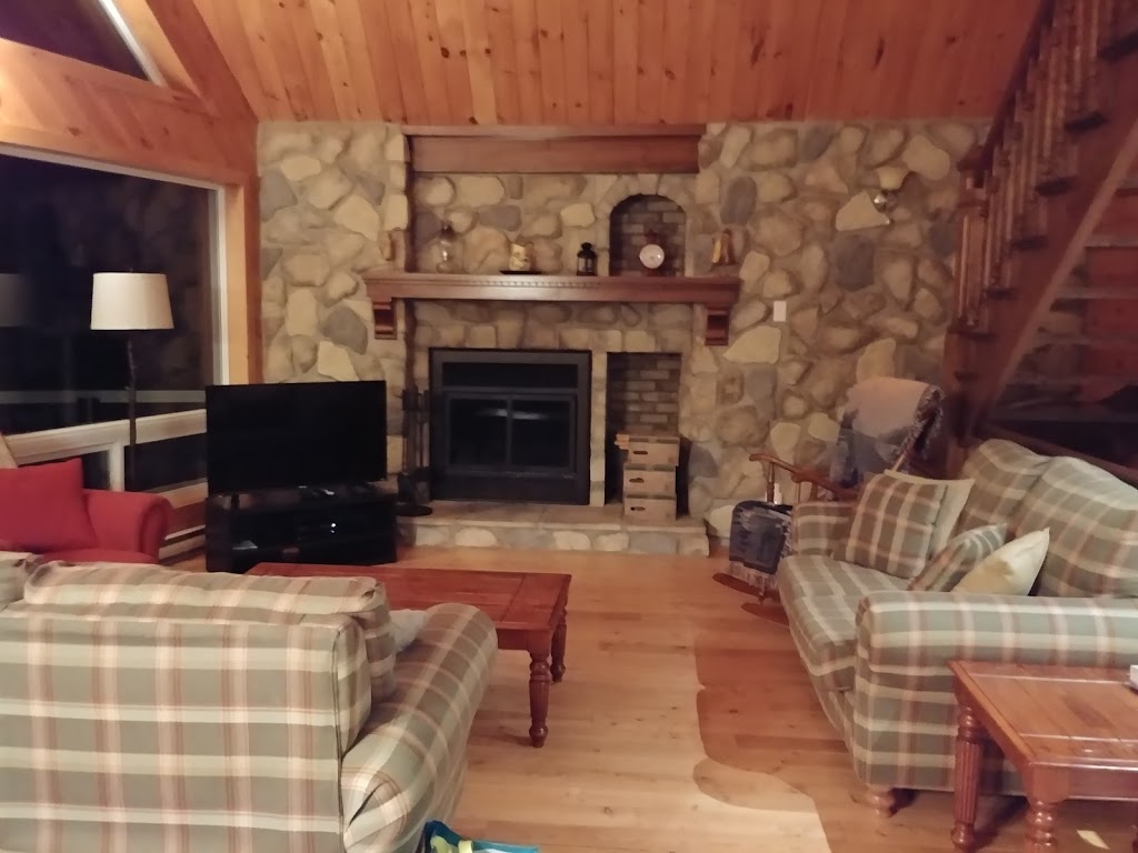 Chalet Le Missionnaire | 190 Chemin du Lac-du-Missionnaire, Lac-aux-Sables, QC G0X 1M0, Canada | Phone: (800) 319-3934