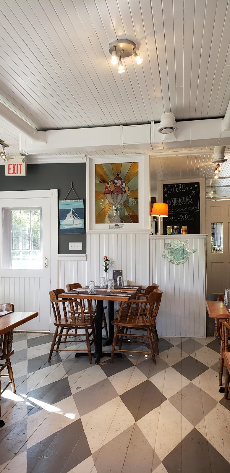 Riverbank General Store and Cafe | 8 Medway River Rd, Mill Village, NS B0J 2H0, Canada | Phone: (902) 677-2013