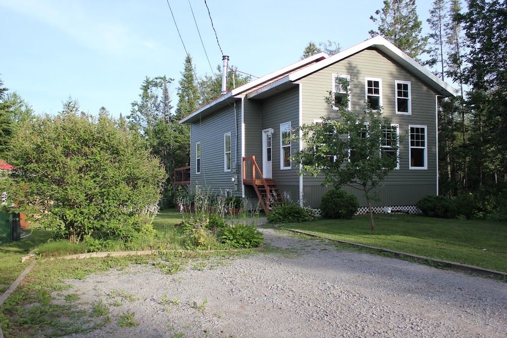 Chalet Shannon Beach | 12 Rue Leclerc, Shannon, QC G0A 4N0, Canada | Phone: (418) 563-0963