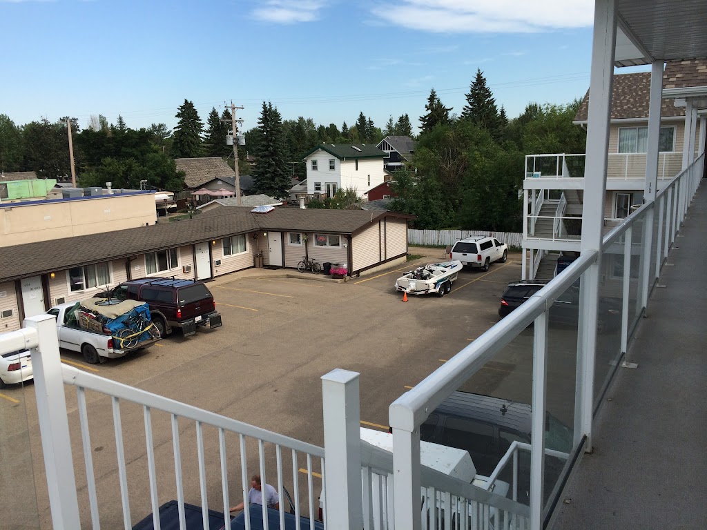 Raccoon Lodge Motel | 4515 Lakeshore Dr, Sylvan Lake, AB T4S 1C3, Canada | Phone: (403) 887-5423