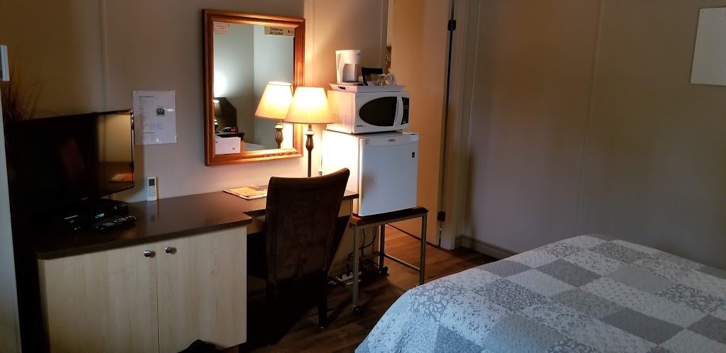 Motel au Vieux frontenac | 4605 Boulevard Frontenac E, Thetford Mines, QC G6H 4G6, Canada | Phone: (418) 335-7994