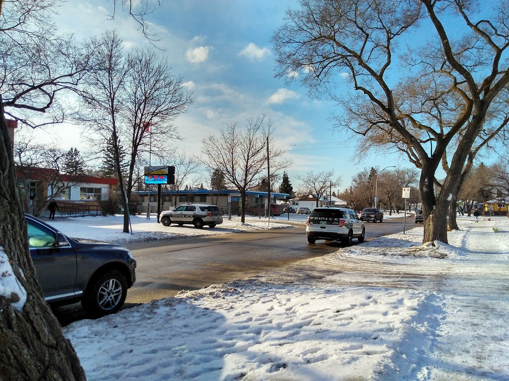 Frontenac School | 866 Autumnwood Dr, Winnipeg, MB R2J 1C1, Canada | Phone: (204) 257-0609