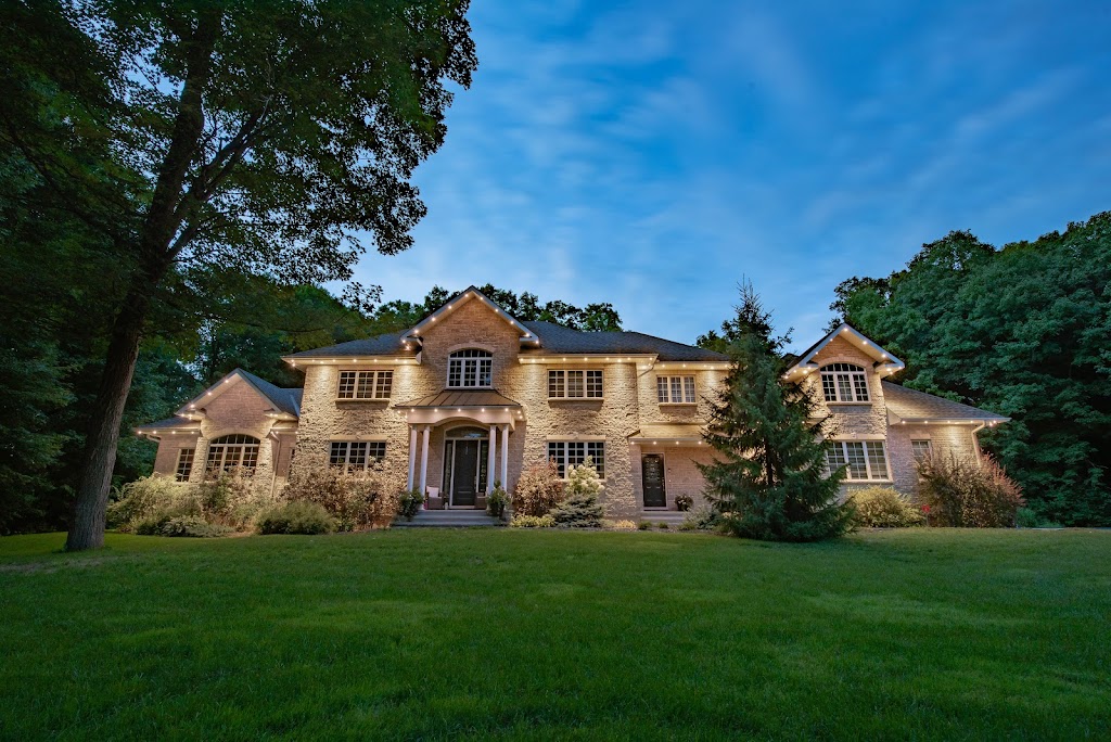 WinnMoe Exterior Lighting Services | 15 Abington Rd, Winnipeg, MB R2J 3S7, Canada | Phone: (204) 299-0110