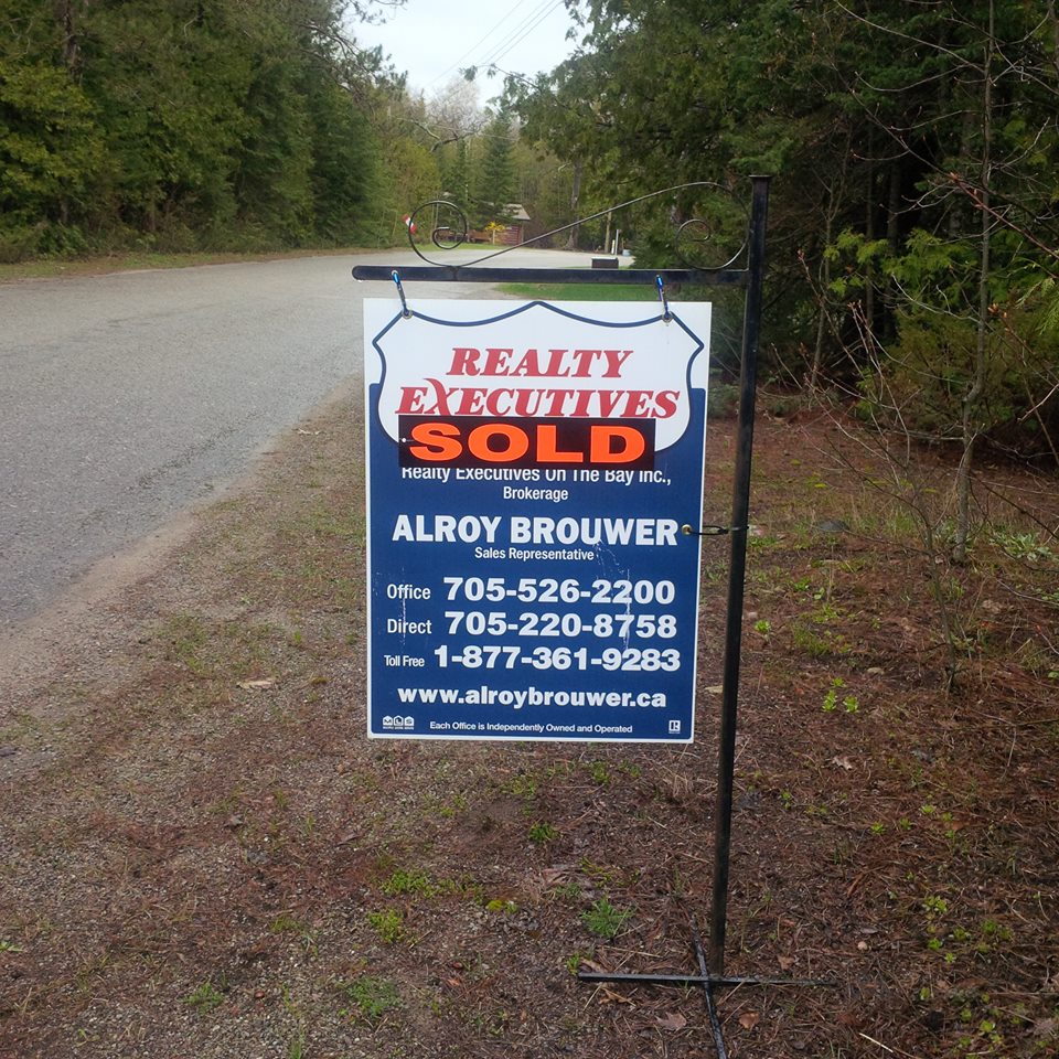 Realty Executives on the Bay Inc | 26 Victorway Dr, Barrie, ON L4N 9K9, Canada | Phone: (705) 220-8758
