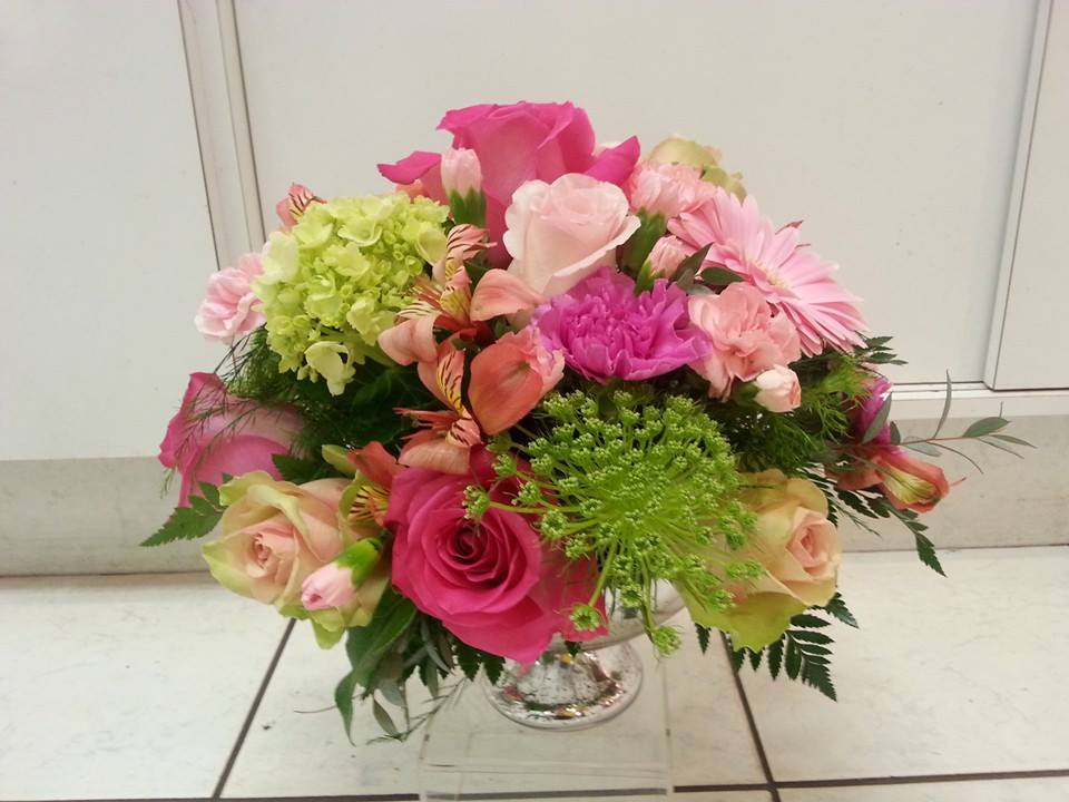 A Touch Of Petals | 2000 Airport Rd NE, Calgary, AB T2E 6W5, Canada | Phone: (403) 777-1888