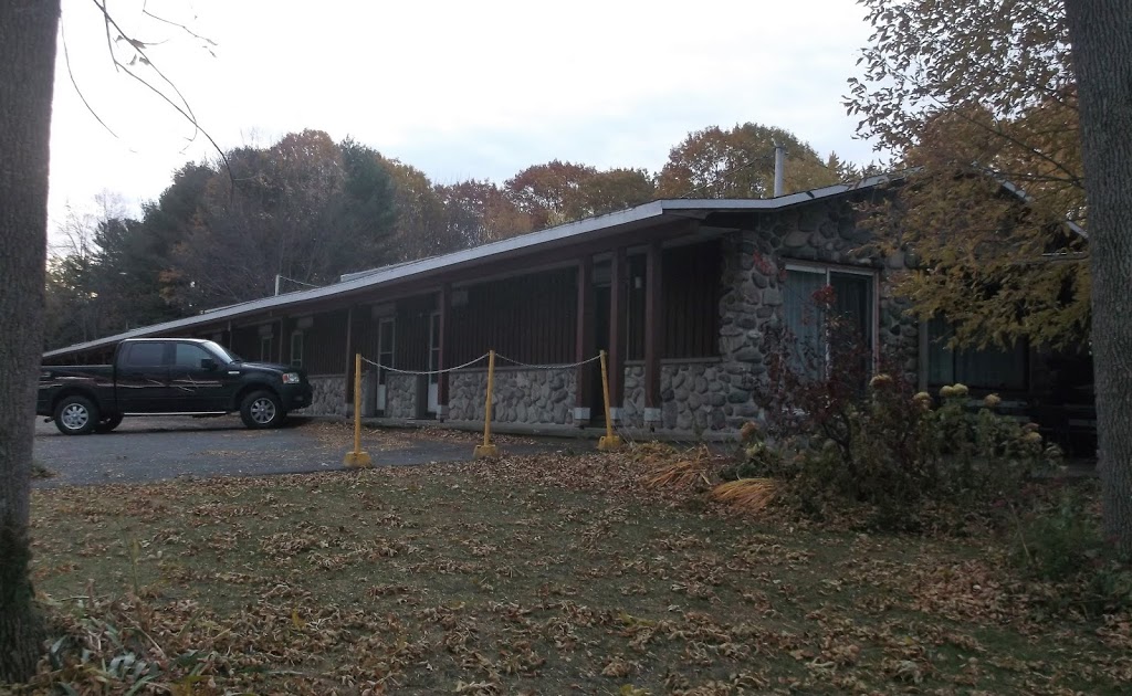 Motel Le Charentais | 13325 QC-132, Sorel-Tracy (Québec), QC J3R 0K6, Canada | Phone: (450) 746-5650