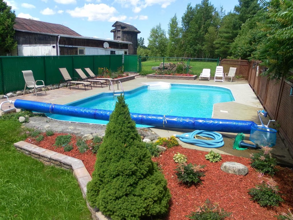 Auberge De La Tour Et Spa | 1837 Chemin Alfred-Desrochers, Orford, QC J1X 6J4, Canada | Phone: (819) 868-2881