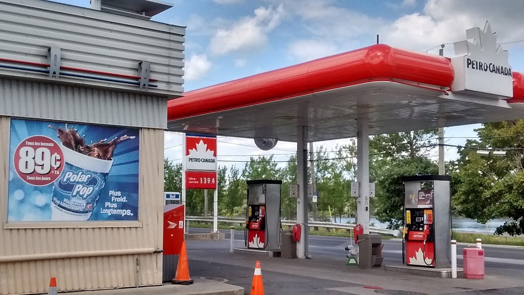 Couche-Tard | 334 Rue Champlain, Saint-Jean-sur-Richelieu, QC J3B 6W4, Canada | Phone: (450) 348-8514