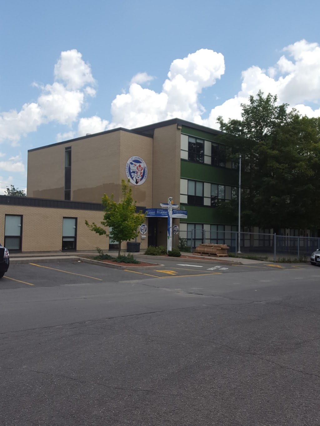 St-Laurent Academy - Ottawa Private School | 641 Sladen Ave, Ottawa, ON K1K 2S8, Canada | Phone: (613) 842-8047