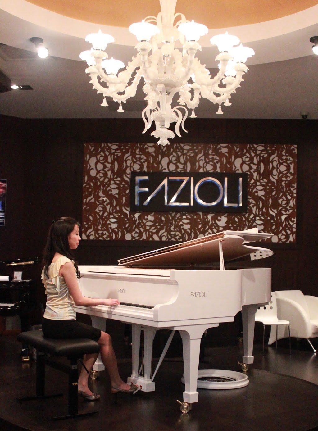 Vivians Piano and Music School | 9339 Romaniuk Dr, Richmond, BC V7E 5G6, Canada | Phone: (778) 898-9975