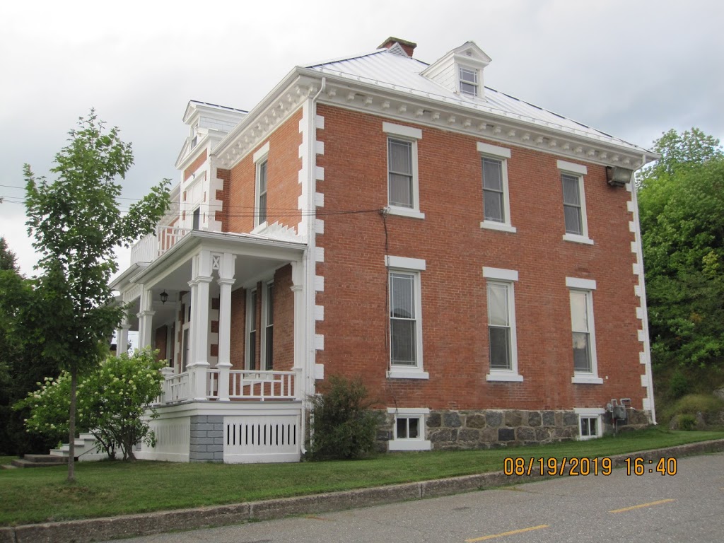 Presbytere DArthabaska | 40 Rue Laurier O, Victoriaville, QC G6P 6P3, Canada | Phone: (819) 357-2376