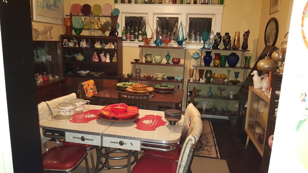 Retro Mikes Antiques | 6499 Thorold Stone Rd, Niagara Falls, ON L2J 1B2, Canada | Phone: (905) 358-6320